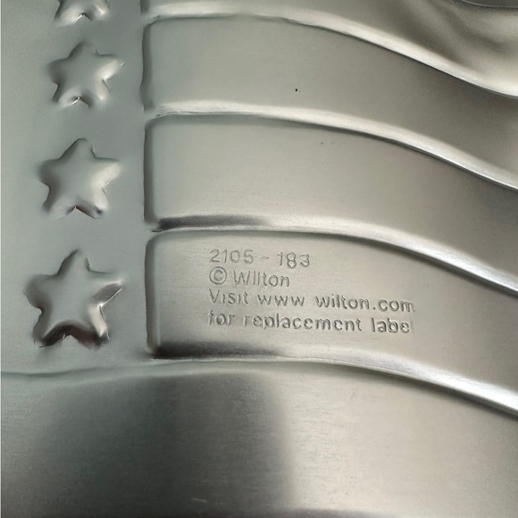 Wilton American Flag Stars and Stripes Cake Pan USA 2105-183 - Picture 3 of 3